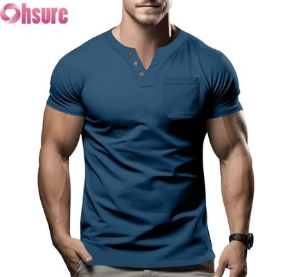 2025 Verão Novo Homem Casual V-Neck T-Shirt Slim Fit Manga Curta Top com Silk Screen Printing
