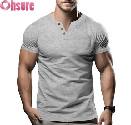 2025 Verão Novo Homem Casual V-Neck T-Shirt Slim Fit Manga Curta Top com Silk Screen Printing