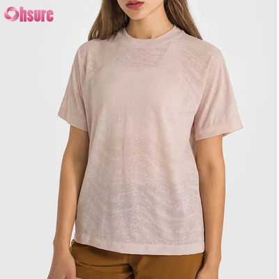 Loja Logotipo personalizado T-shirts esportivos Jacquard rápidos secos respiráveis Fitness Manga curta Yoga Top Feminino T-shirts de ginástica de comprimento curto