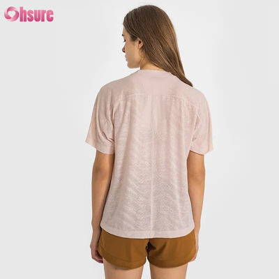 Loja Logotipo personalizado T-shirts esportivos Jacquard rápidos secos respiráveis Fitness Manga curta Yoga Top Feminino T-shirts de ginástica de comprimento curto