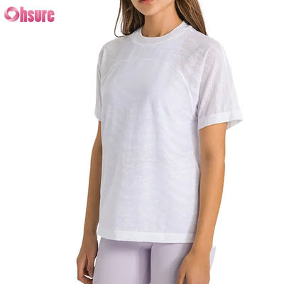 Loja Logotipo personalizado T-shirts esportivos Jacquard rápidos secos respiráveis Fitness Manga curta Yoga Top Feminino T-shirts de ginástica de comprimento curto