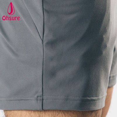 Design de logotipo personalizado OEM Material leve Estiramento em quatro direções Bolsos frontais profundos Shorts esportivos masculinos Shorts de treino de ginástica